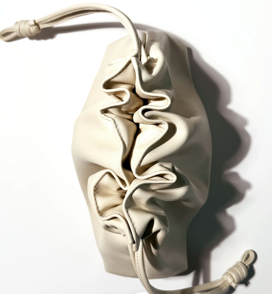 THE ELEVATED BEAUTY BAG IN CREAM