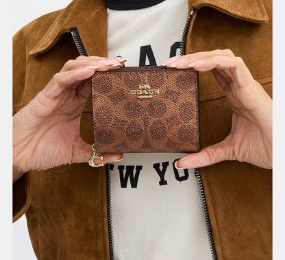 Snap Wallet In Signature Canvas